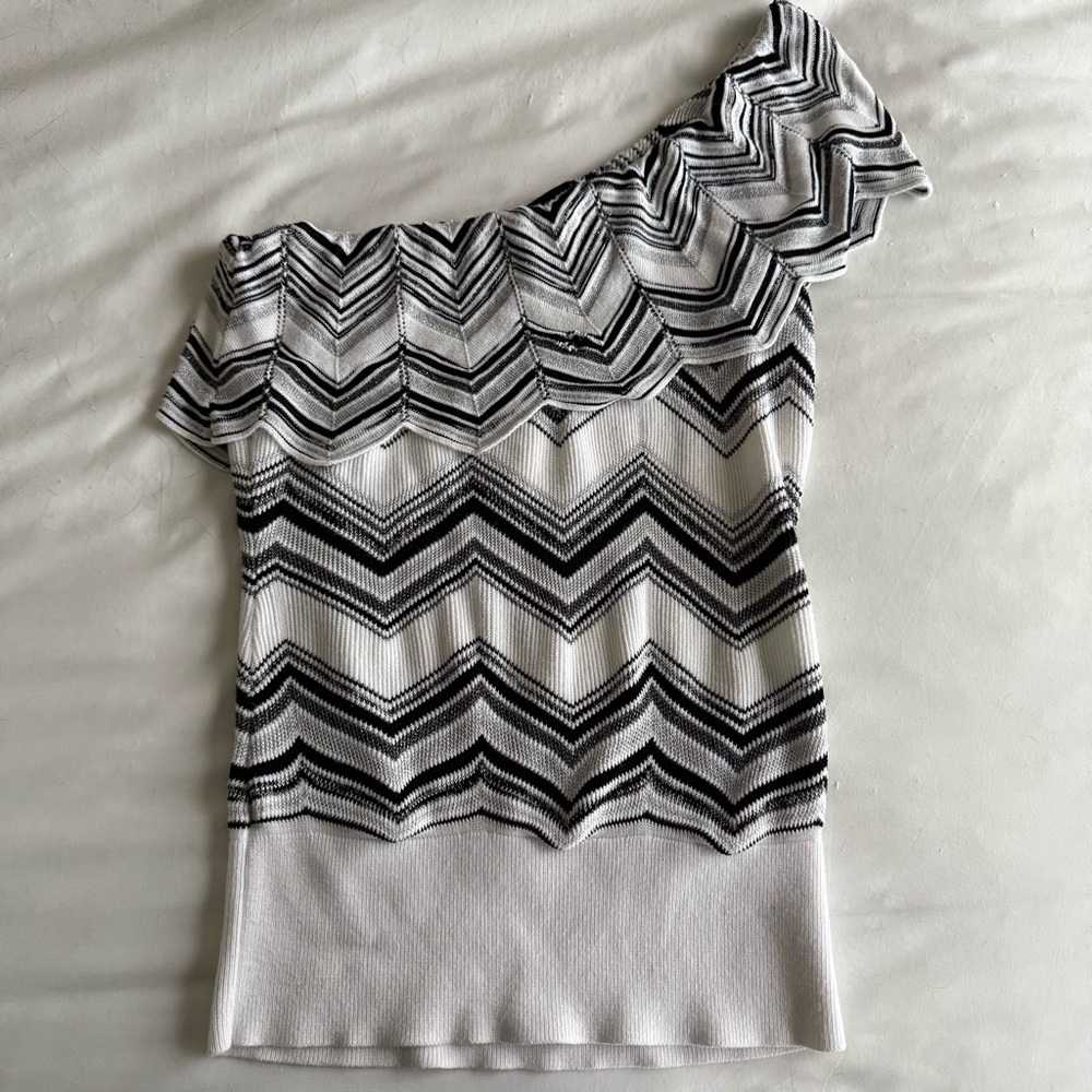 Y2K One Shoulder Ruffle Top - Picture 4 of 6